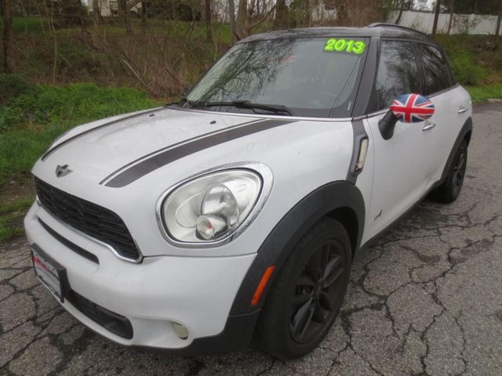 2013 White /Black Mini Countryman S (WMWZC5C52DW) with an 1.6L 4cyl Turbo engine, Automatic transmission, located at 270 US Route 6, Mahopac, NY, 10541, (845) 621-0895, 41.349022, -73.755280 - Photo #0